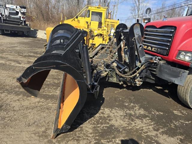 Image of Mack GU713 equipment image 1