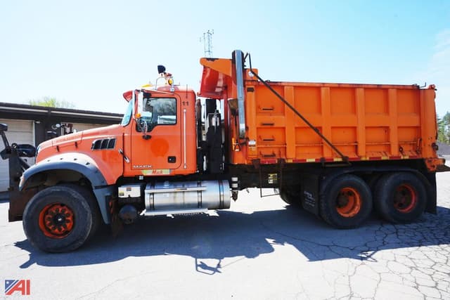 Image of Mack GU713 equipment image 2