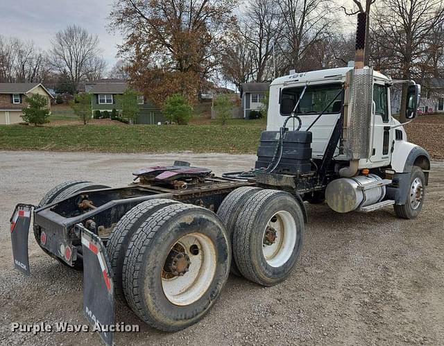 Image of Mack GU713 equipment image 4