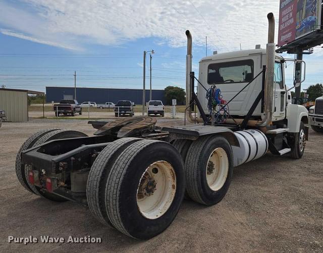 Image of Mack Pinnacle CHU613 equipment image 4