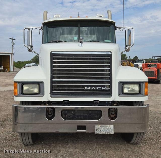 Image of Mack Pinnacle CHU613 equipment image 1