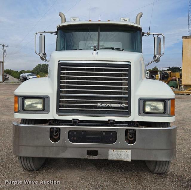 Image of Mack Pinnacle CHU613 equipment image 1