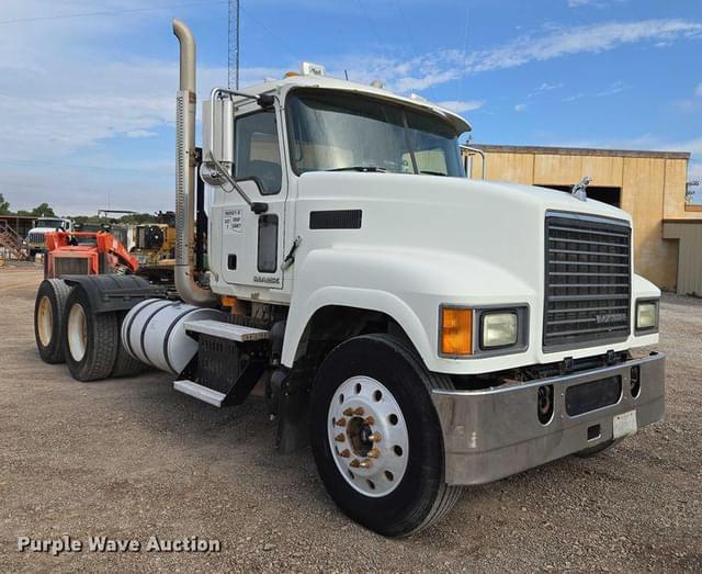 Image of Mack Pinnacle CHU613 equipment image 2