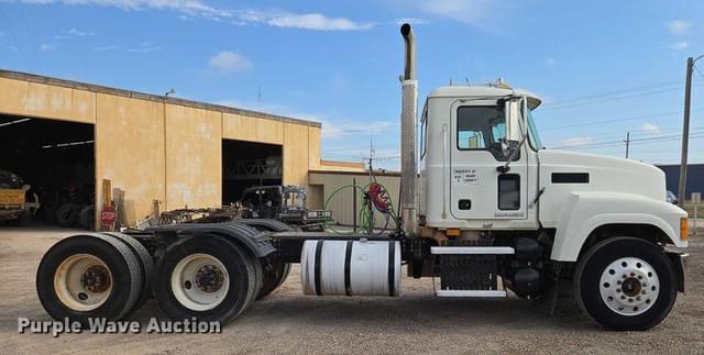 Image of Mack Pinnacle CHU613 equipment image 3