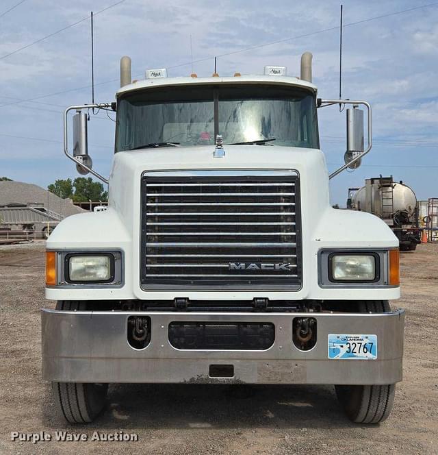 Image of Mack Pinnacle CHU613 equipment image 1