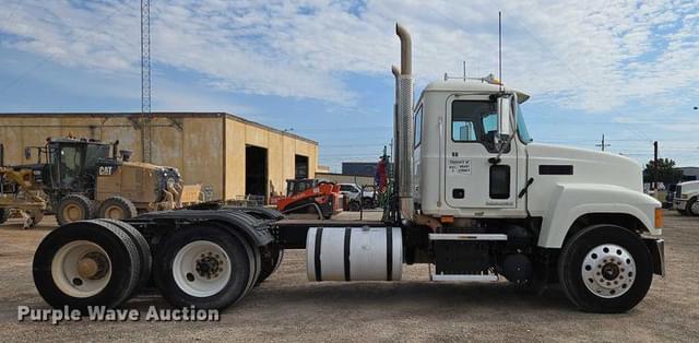 Image of Mack Pinnacle CHU613 equipment image 3