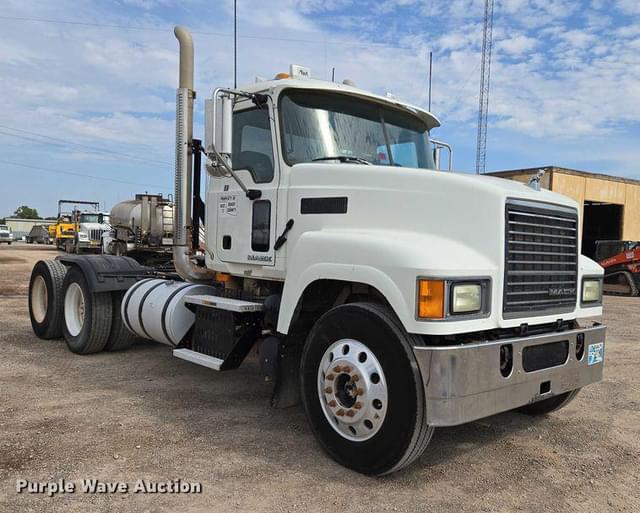 Image of Mack Pinnacle CHU613 equipment image 2