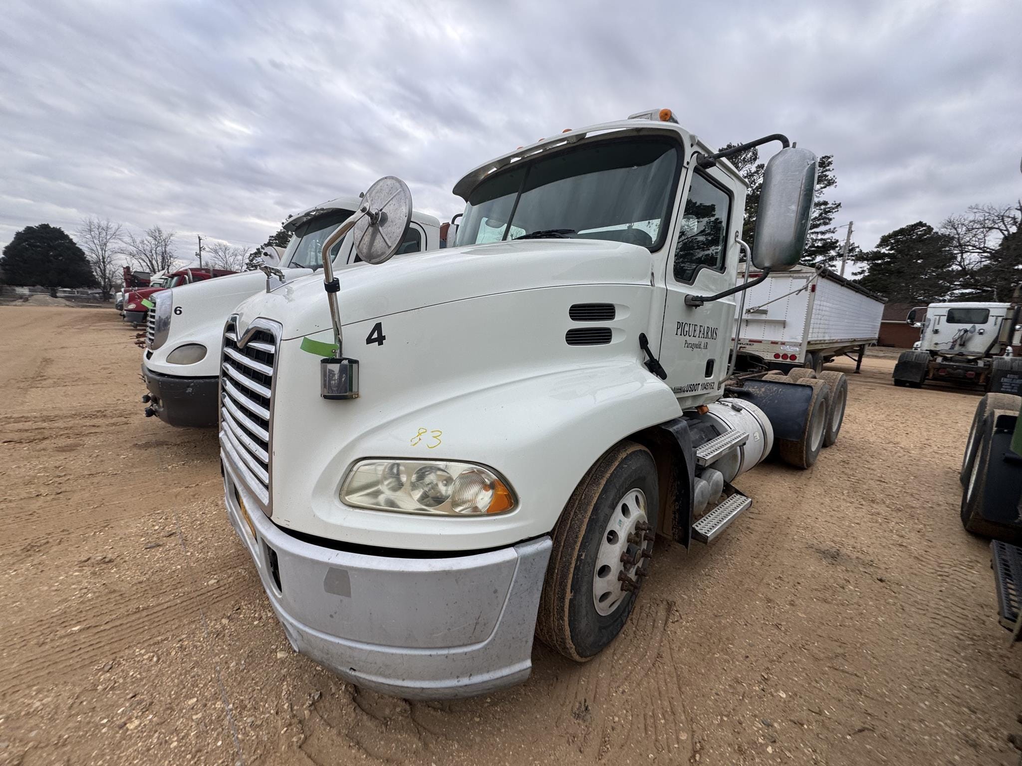 2009 Mack Pinnacle CXU613 Equipment Image0