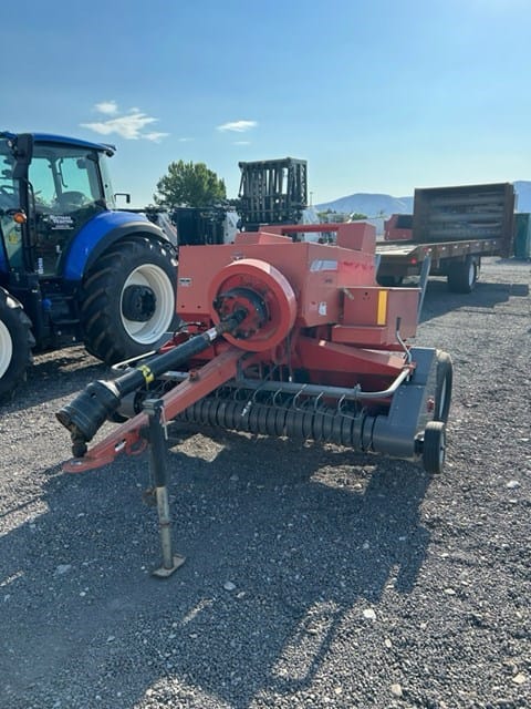 2009 Massey Ferguson 1839 Equipment Image0