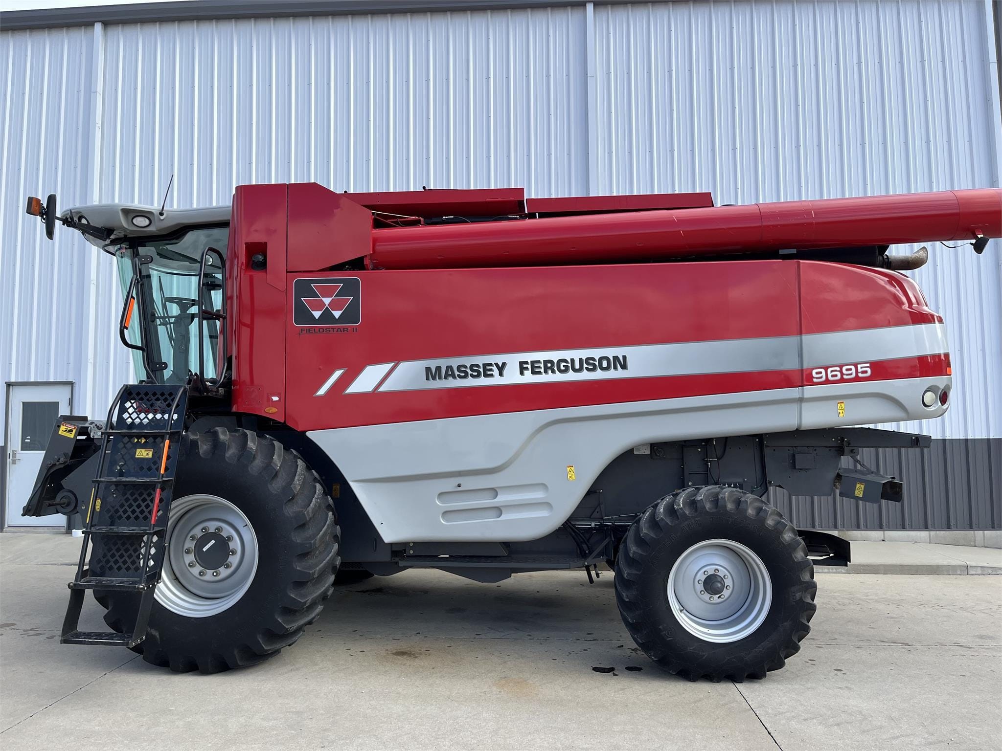 Main image Massey Ferguson 9695