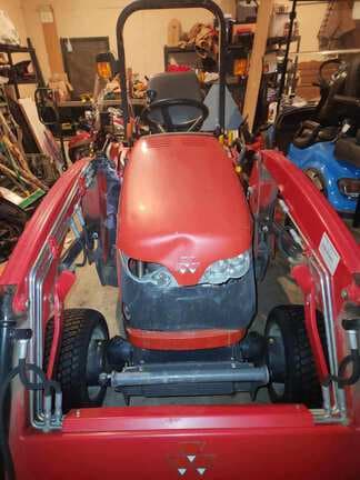 Image of Massey Ferguson GC2400 equipment image 2