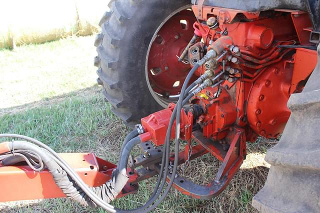 Image of New Holland 1475 equipment image 4