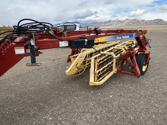 2009 New Holland 216 Equipment Image0