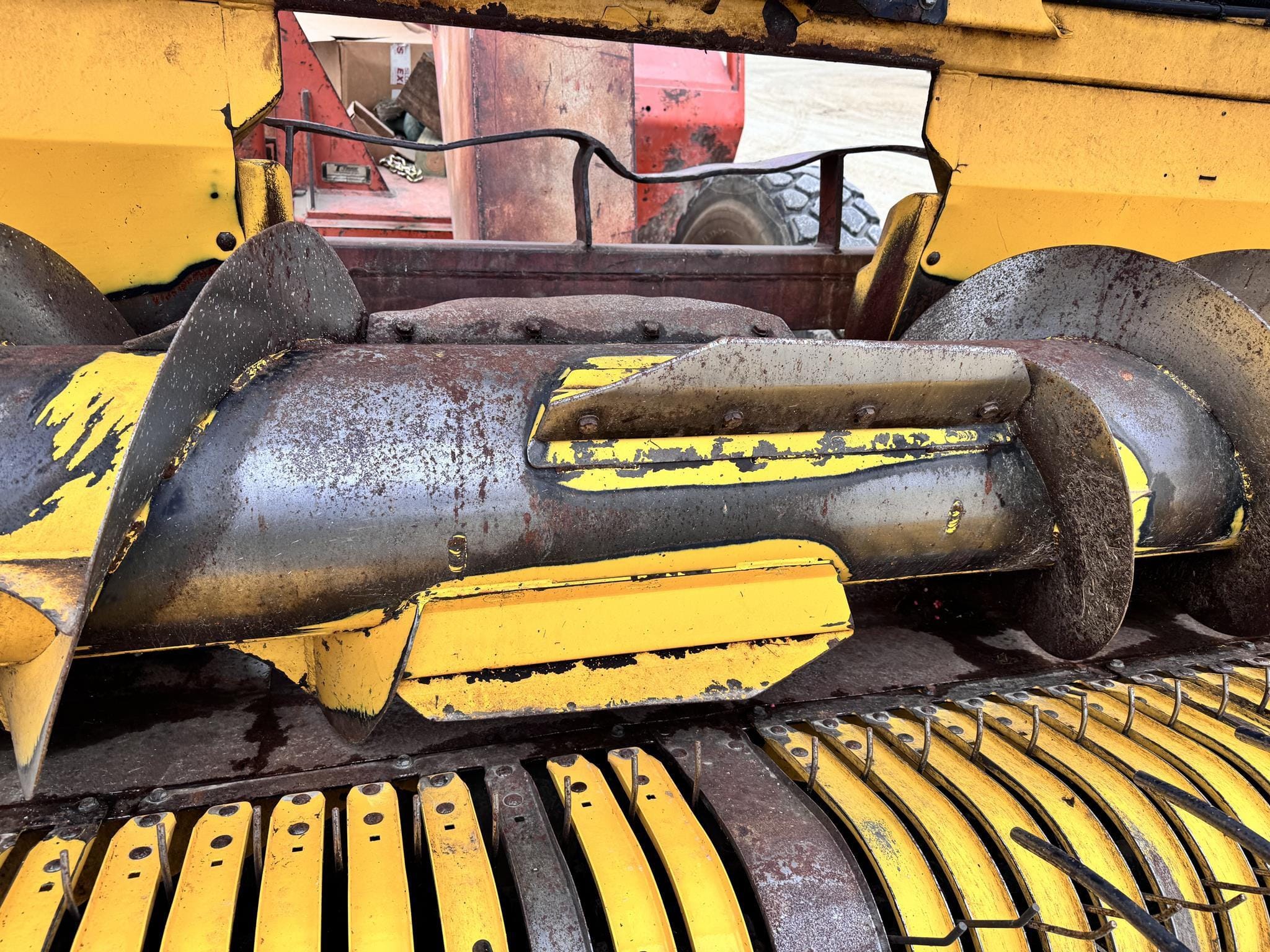 2009 New Holland 290FP Equipment Image0