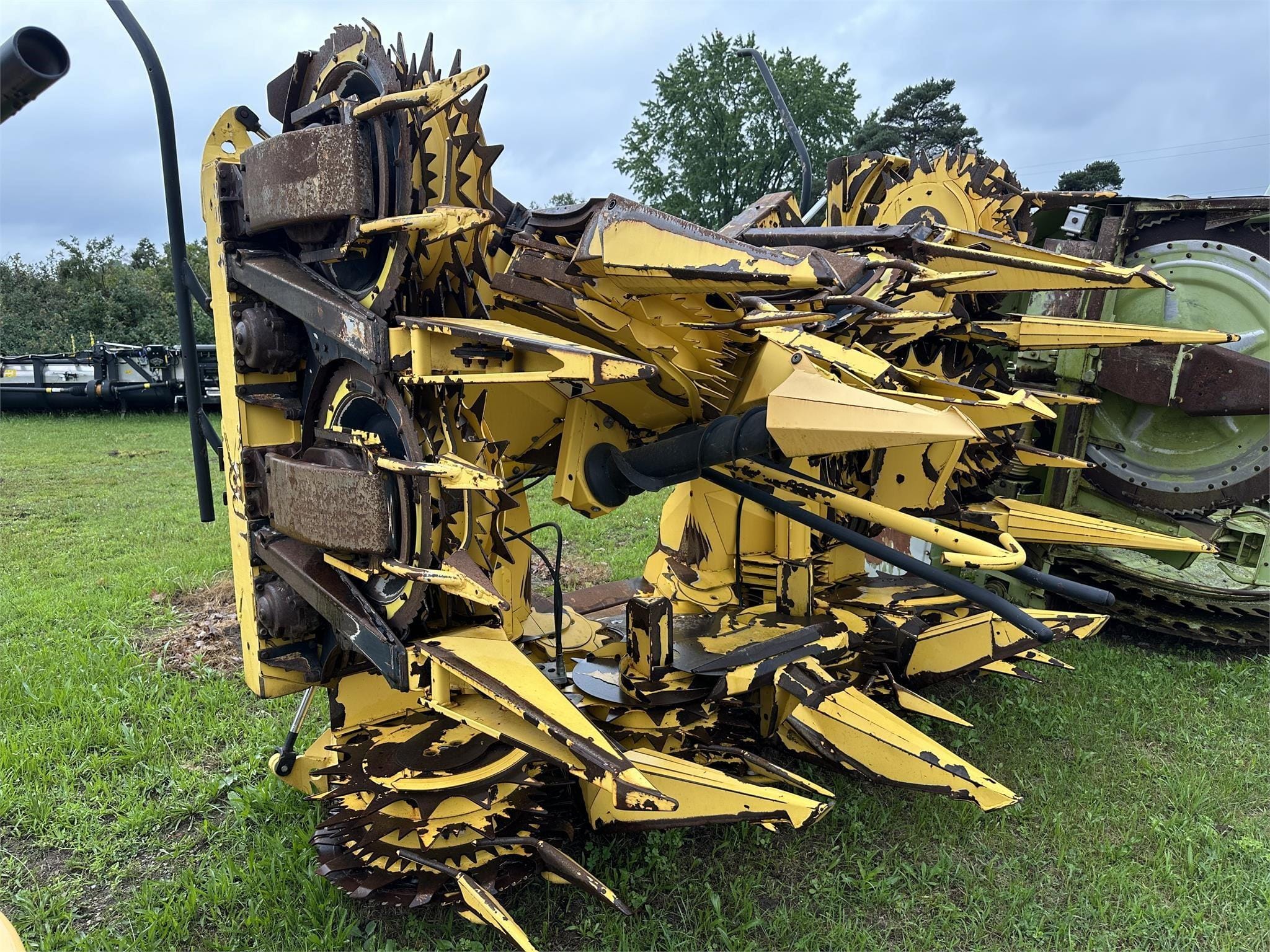 2009 New Holland 470FI Equipment Image0
