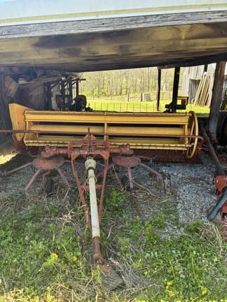 Image of New Holland 488 equipment image 2