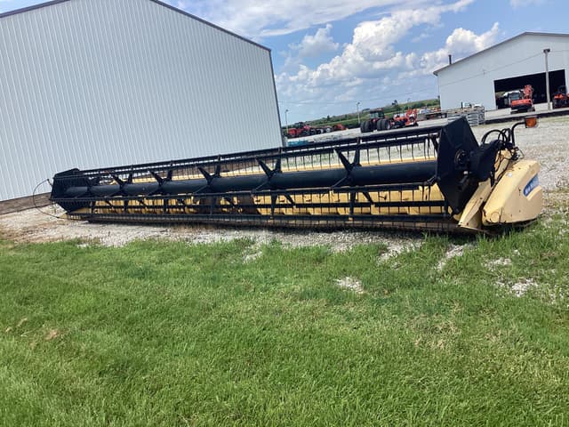 Image of New Holland 74C35F equipment image 3