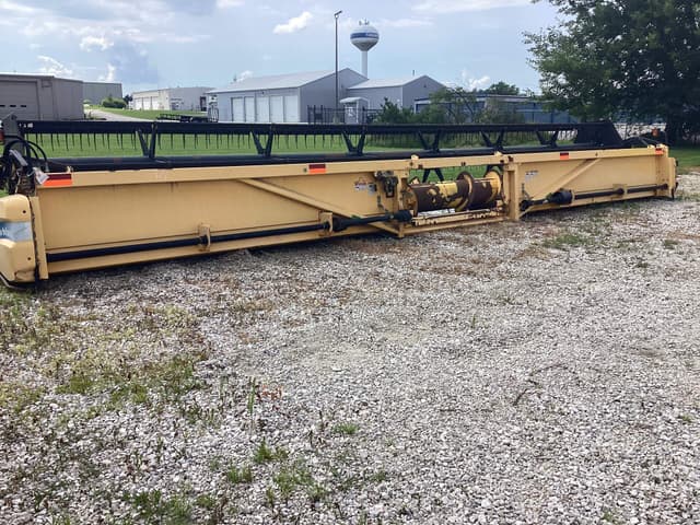 Image of New Holland 74C35F equipment image 4