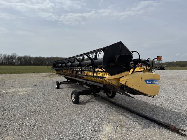 Image of New Holland 74C35F equipment image 4