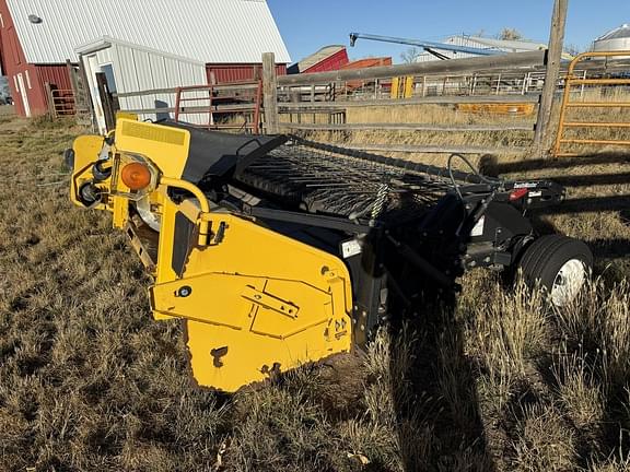 Image of New Holland 760 equipment image 4