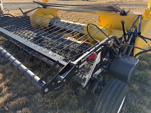 2009 New Holland 760 Equipment Image0