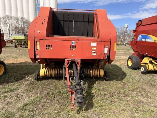 Image of New Holland BR780A equipment image 3