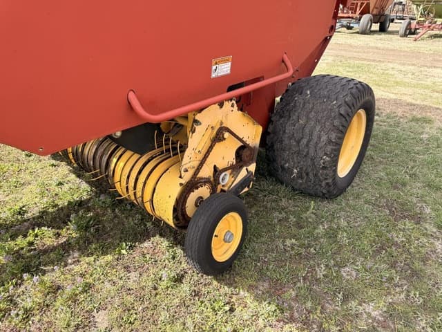 Image of New Holland BR780A equipment image 1