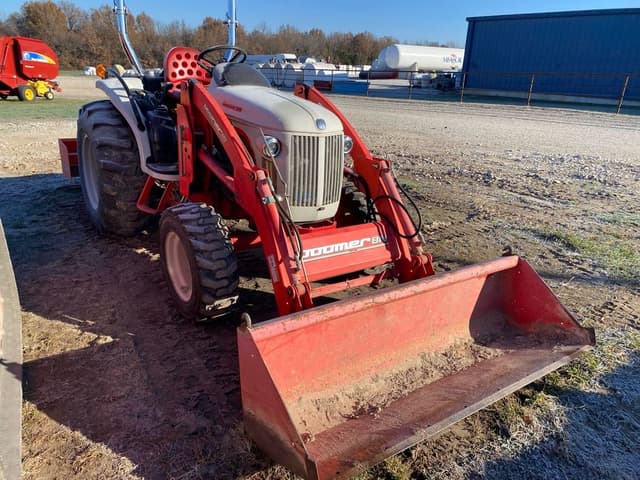 Image of New Holland Boomer 8N equipment image 2