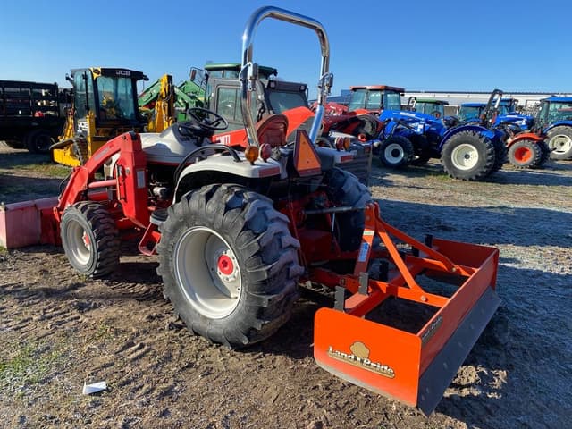 Image of New Holland Boomer 8N equipment image 4