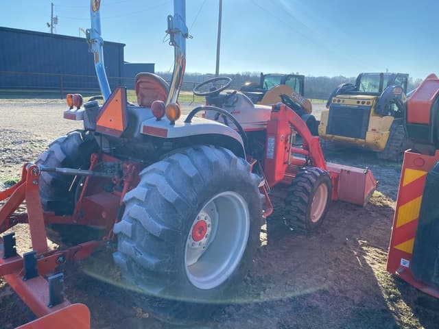 Image of New Holland Boomer 8N equipment image 2