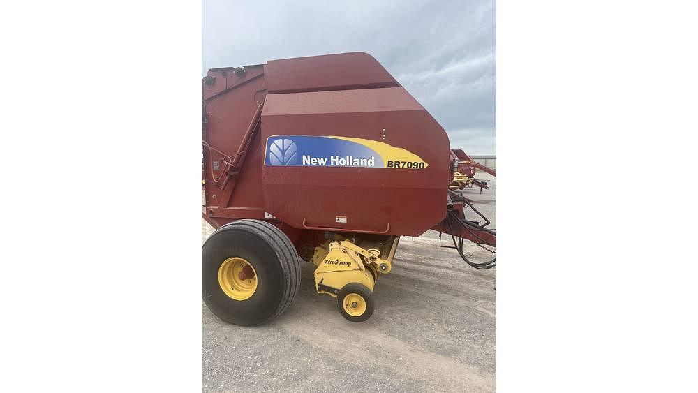 Image of New Holland BR7090 Image 0