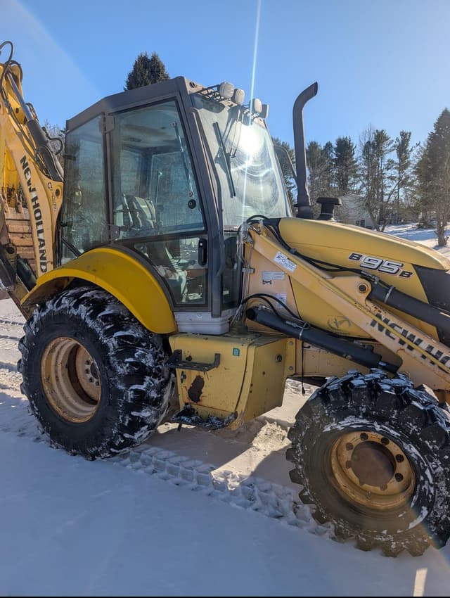 Image of New Holland B95B equipment image 4