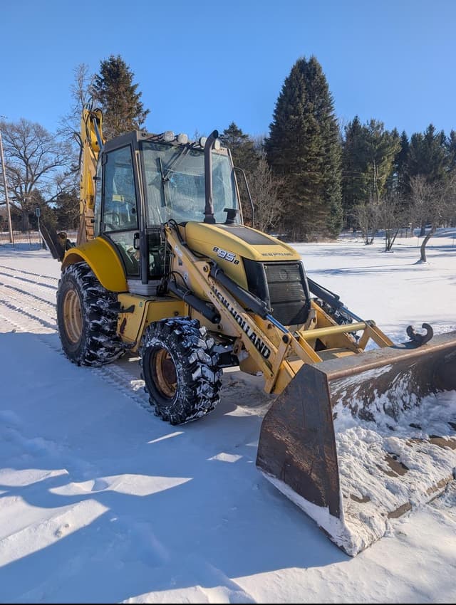 Image of New Holland B95B equipment image 2