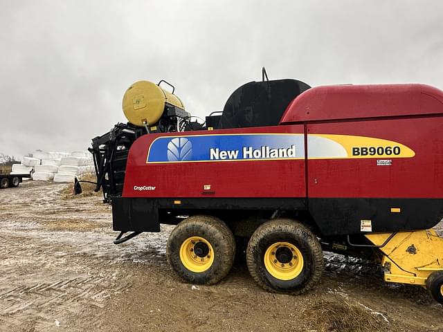 Image of New Holland BB9060 equipment image 1