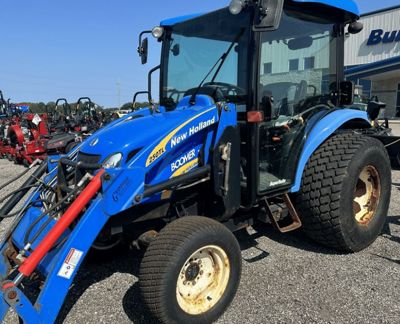 Main image New Holland Boomer 3045