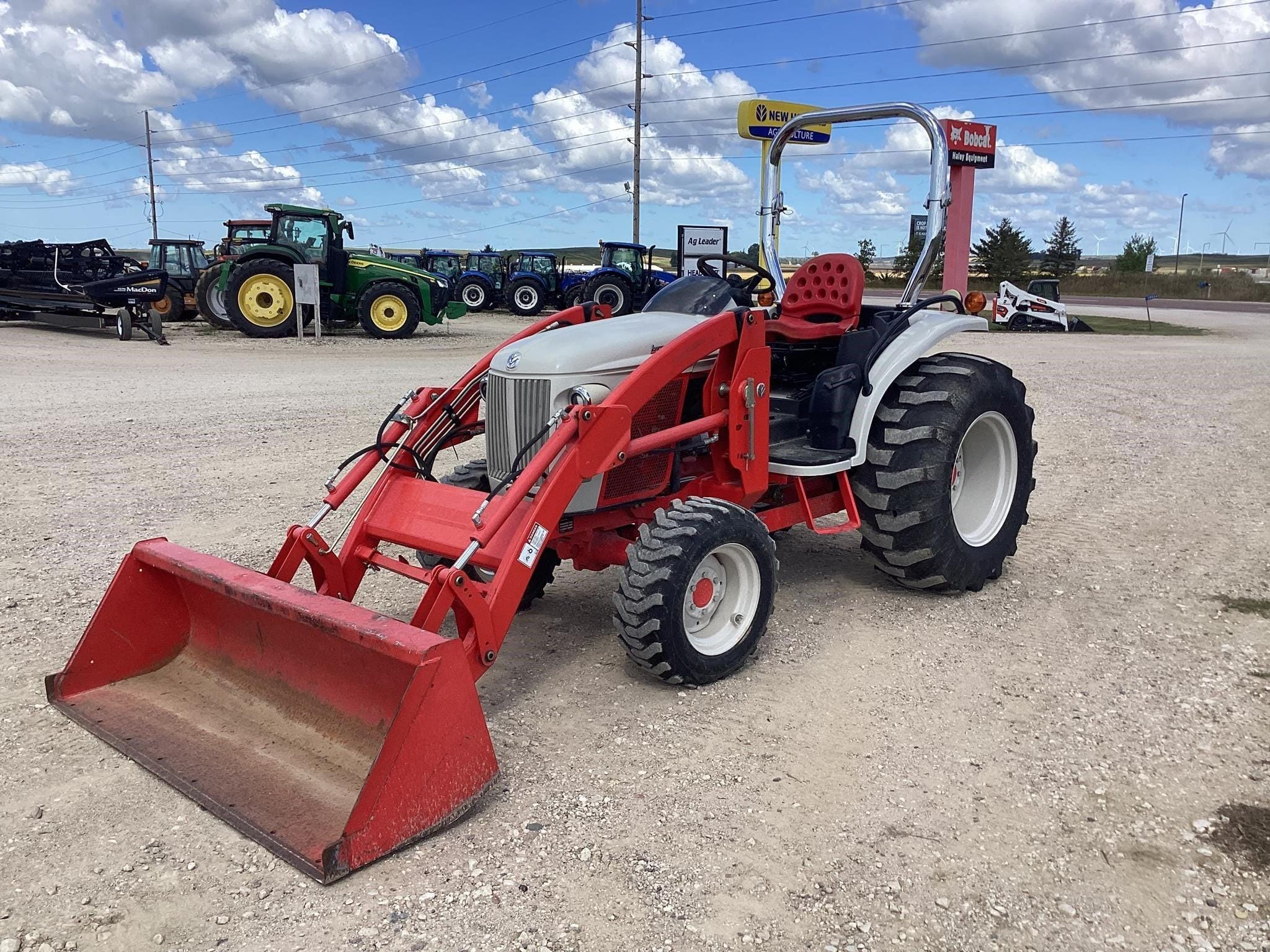 2009 New Holland Boomer 8N Equipment Image0