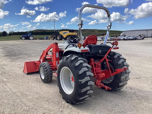 Image of New Holland Boomer 8N equipment image 4