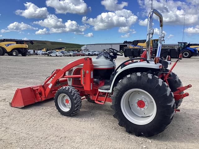 Image of New Holland Boomer 8N equipment image 3