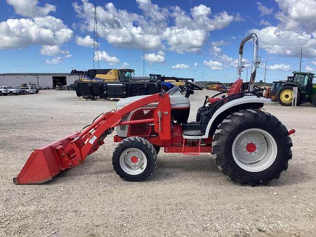 Image of New Holland Boomer 8N equipment image 2