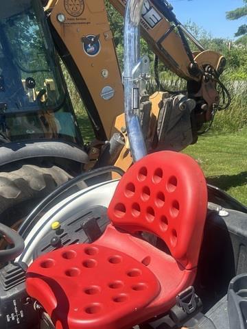 Image of New Holland Boomer 8N equipment image 3