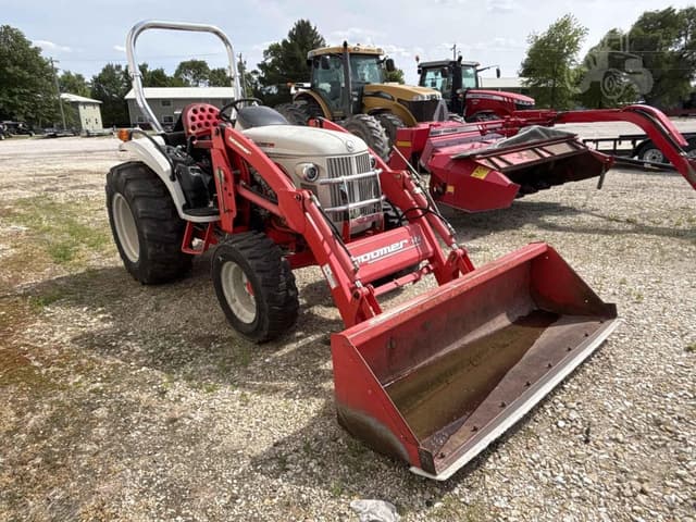 Image of New Holland Boomer 8N equipment image 4