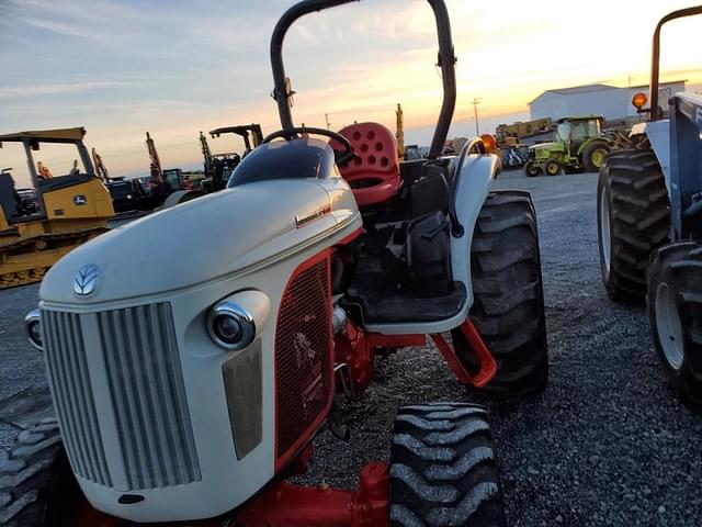 Image of New Holland Boomer 8N equipment image 2