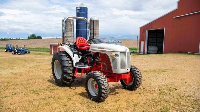 Image of New Holland Boomer 8N equipment image 3