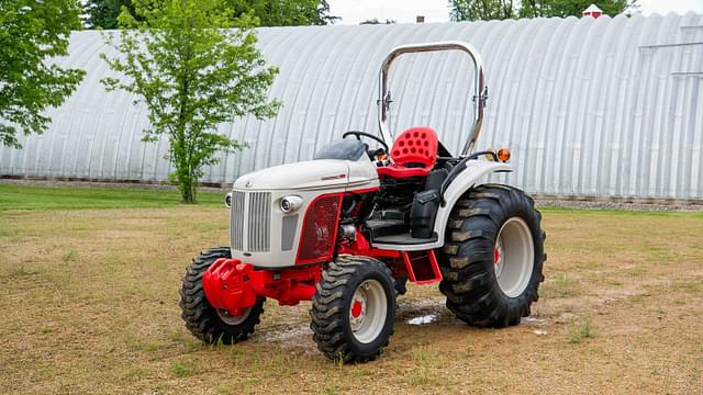 Image of New Holland Boomer 8N equipment image 2