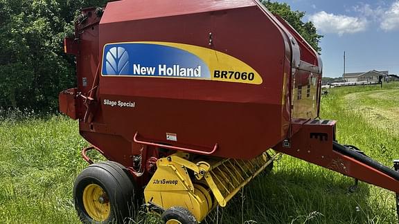 Image of New Holland BR7060 equipment image 1