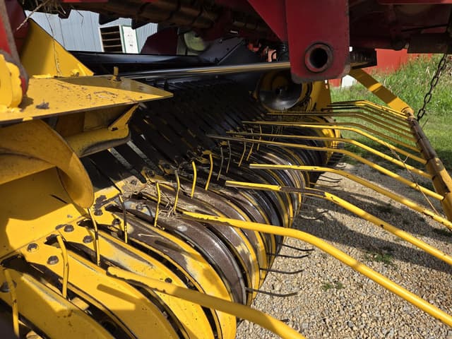 Image of New Holland BR7060 equipment image 2