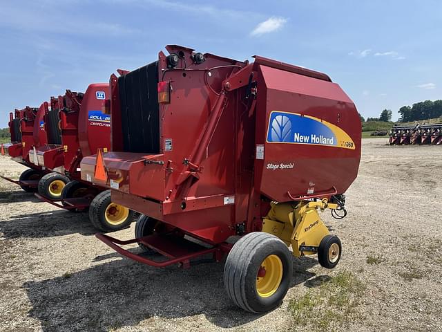 Image of New Holland BR7060 equipment image 4