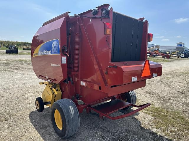 Image of New Holland BR7060 equipment image 2
