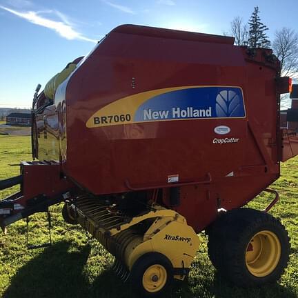 Image of New Holland BR7060 CropCutter equipment image 1