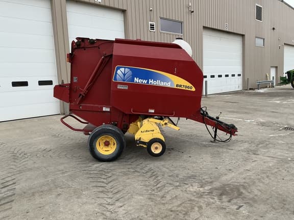 Image of New Holland BR7060 equipment image 1